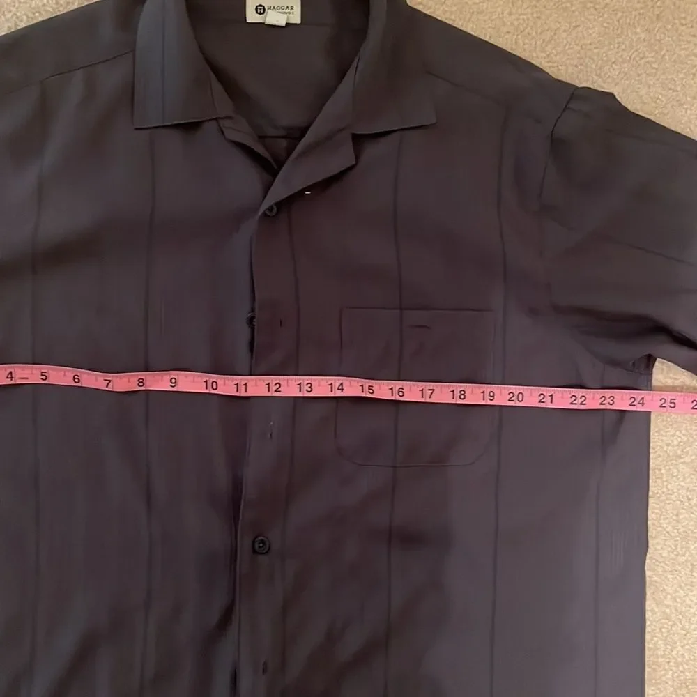 HAGGAR Navy Collared Short Sleeved Button Down. Size Large